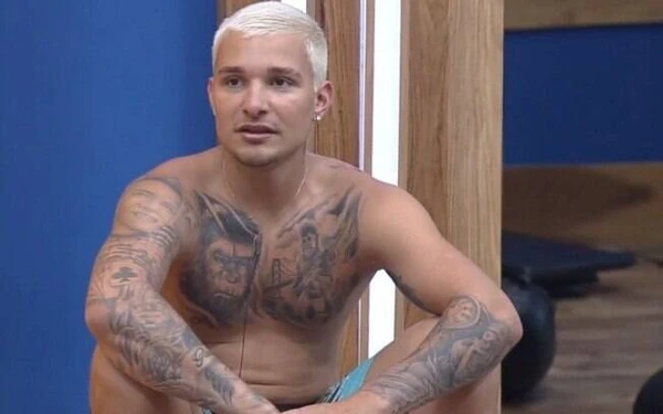 MC Gui em "A Fazenda" por Reprodução