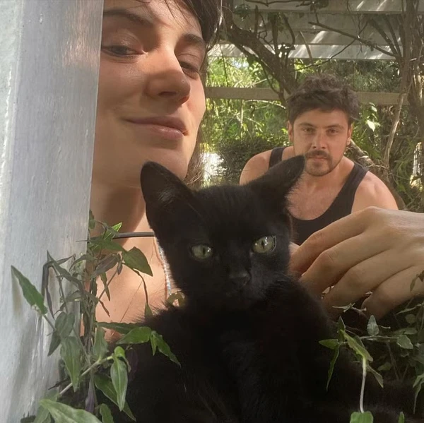 O casal de atores, Bianca Bin e Sergio Guizé, moram juntos em um sítio em Indaiatuba, no interior de SP, desde 2019 por Reprodução/Redes Sociais 