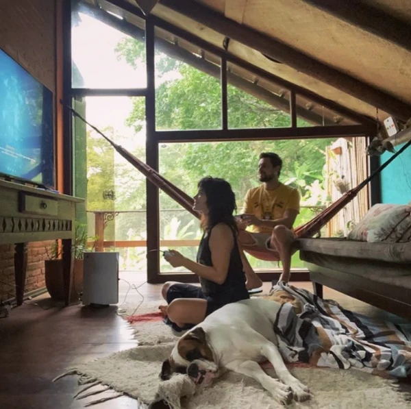 O casal de atores, Bianca Bin e Sergio Guizé, moram juntos em um sítio em Indaiatuba, no interior de SP, desde 2019 por Reprodução/Redes Sociais 