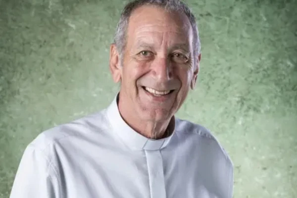 Padre Paulo em "Dona de Mim" por Reprodução