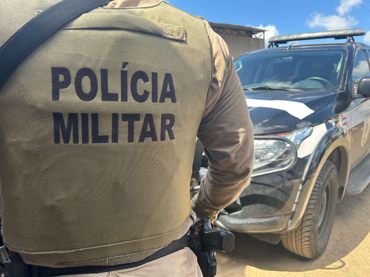 Policiais militares apoiam  equipes  por Divulgação Flávia Vieira/ Ascom SSP