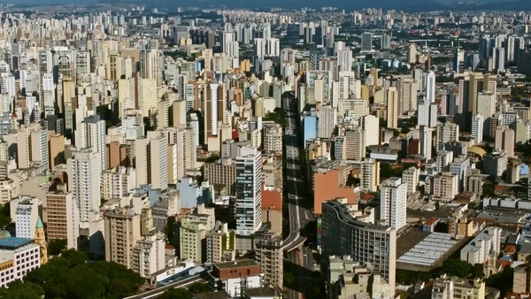 A canalização dos córregos sem planejamento trouxe problemas que persistem até hoje