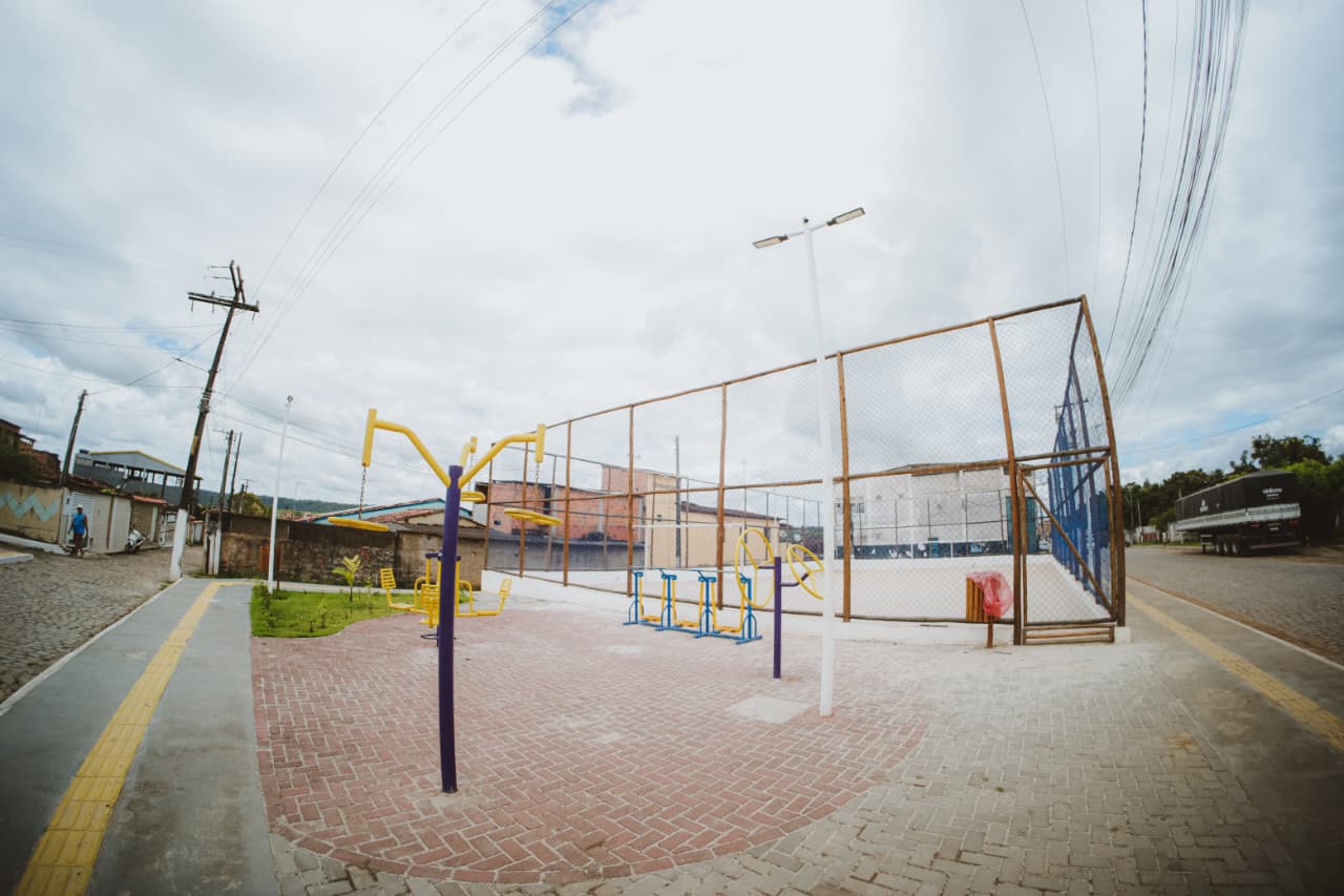 Academia da Saúde e Campo de Areia da Praça da III etapa da Urbis em São Sebastião do Passé por Divulgação/Ascom Pref. Bastião