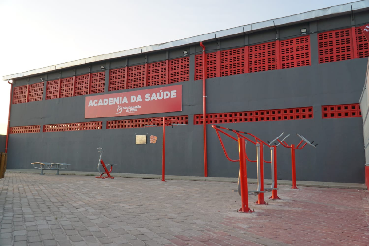 Academia da Saúde no bairro Penão por Ascom / Pref. Bastião