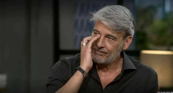 Alexandre Borges se emociona ao lembrar dos últimos momentos com a mãe no Conversa com Bial  por Reprodução/TV Globo 