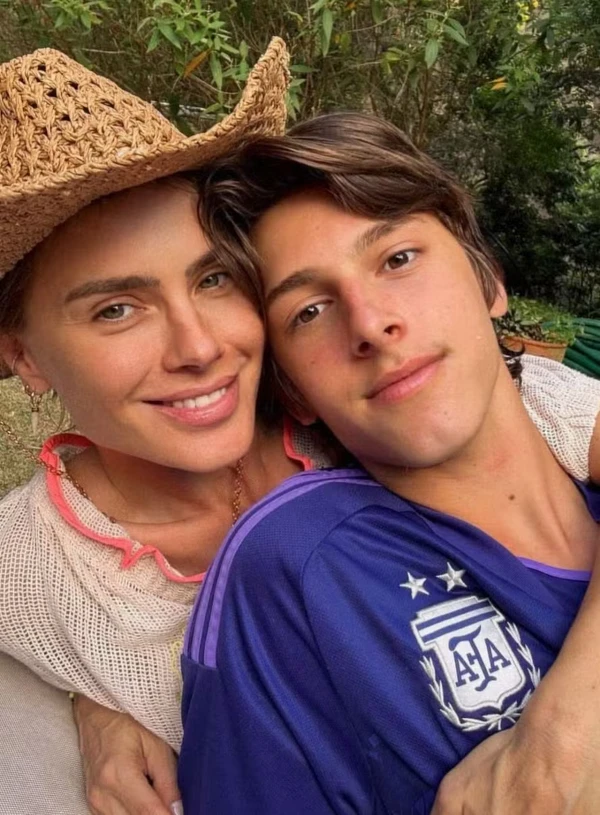 Carolina Dieckmmann e José por Reprodução