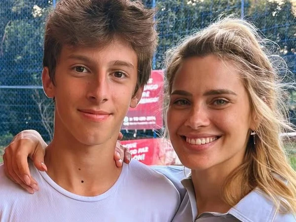 Carolina Dieckmmann e José por Reprodução