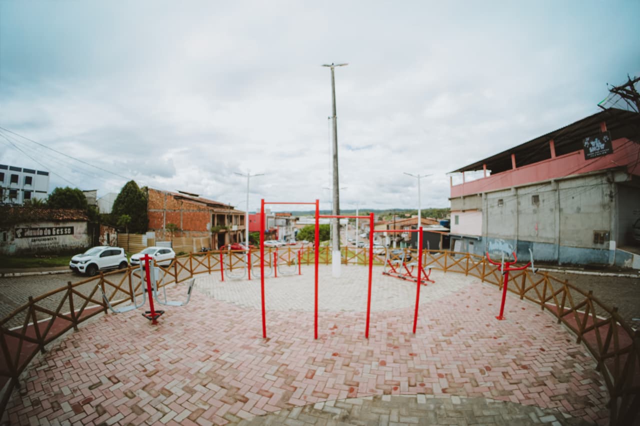 Academia da Saúde da Praça da Central em São Sebastião do Passé por Academia da Saúde da Praça da Central em São Sebastião do Passé