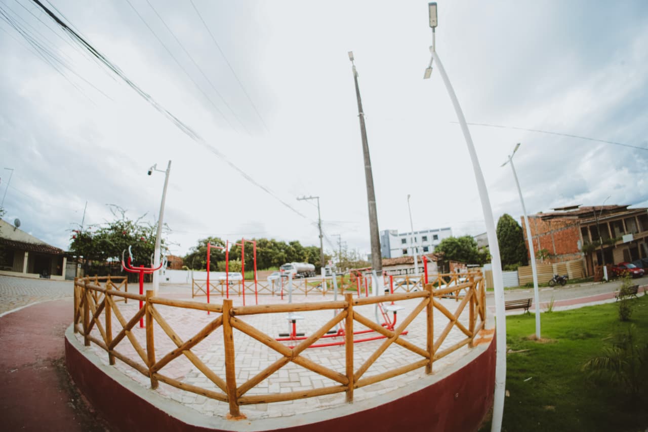 Academia da Saúde da Praça da Central em São Sebastião do Passé por Academia da Saúde da Praça da Central em São Sebastião do Passé