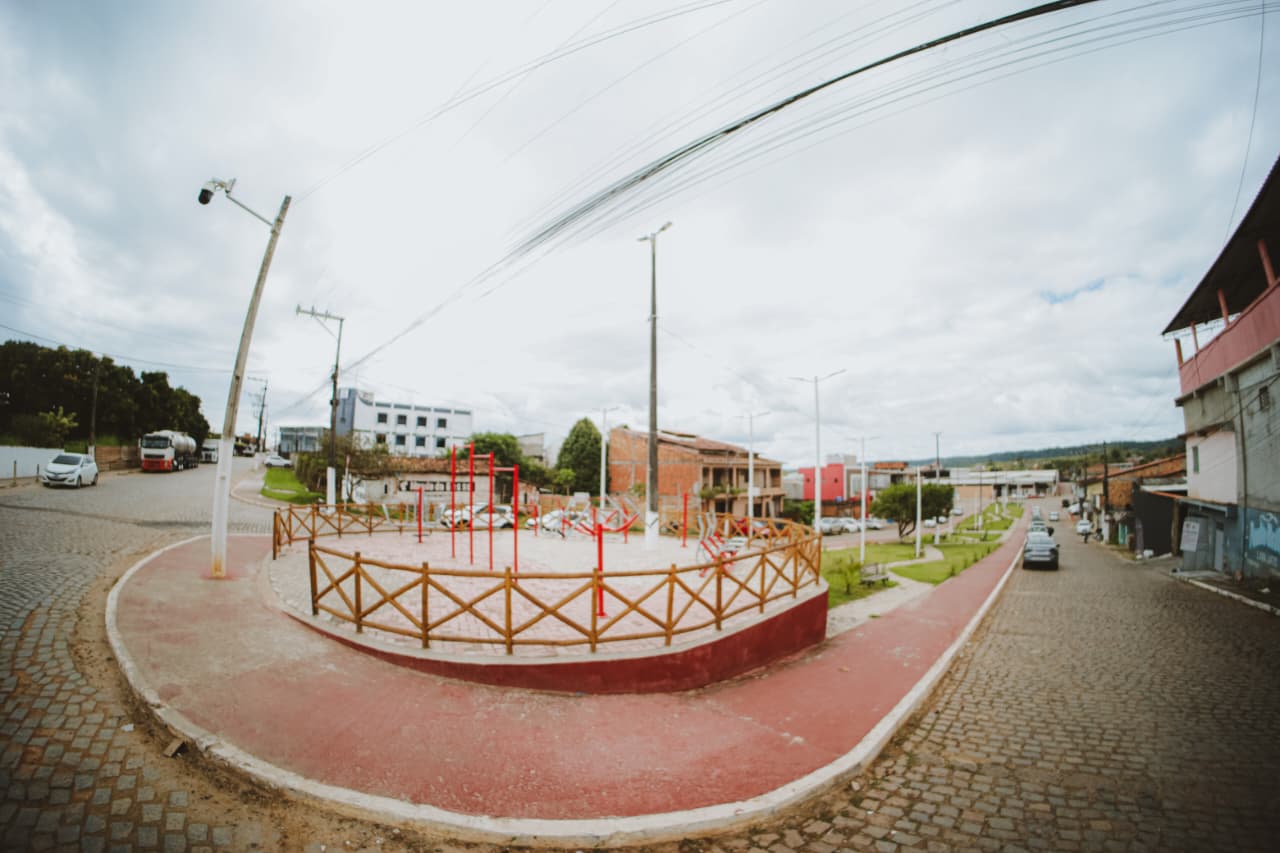 Academia da Saúde da Praça da Central em São Sebastião do Passé por Academia da Saúde da Praça da Central em São Sebastião do Passé