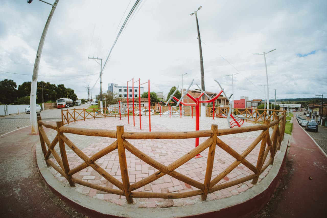 Academia da Saúde da Praça da Central em São Sebastião do Passé por Academia da Saúde da Praça da Central em São Sebastião do Passé