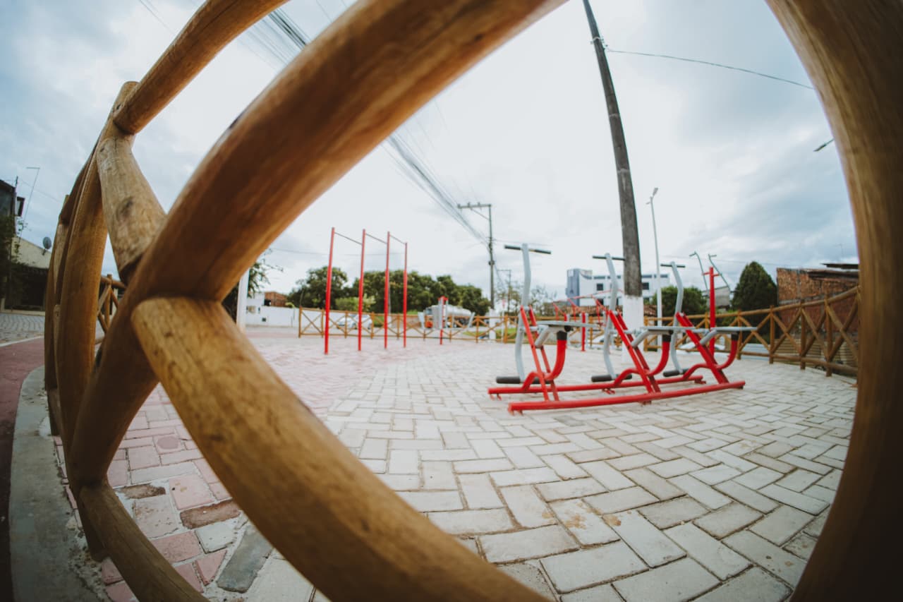 Academia da Saúde da Praça da Central em São Sebastião do Passé por Academia da Saúde da Praça da Central em São Sebastião do Passé