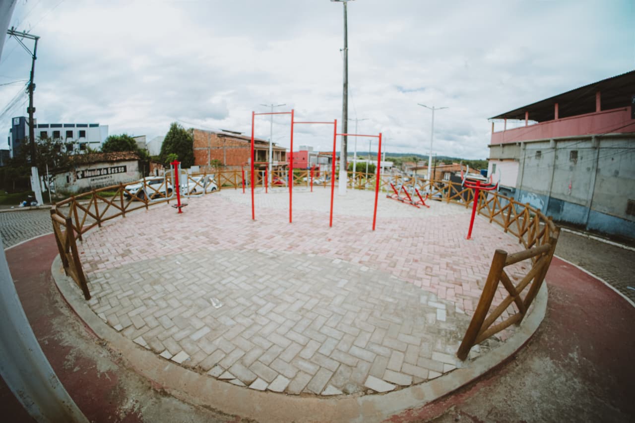 Academia da Saúde da Praça da Central em São Sebastião do Passé por Academia da Saúde da Praça da Central em São Sebastião do Passé