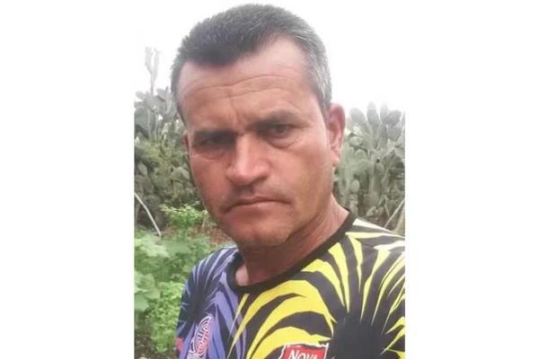 José foi esmagado por trator por Reprodução