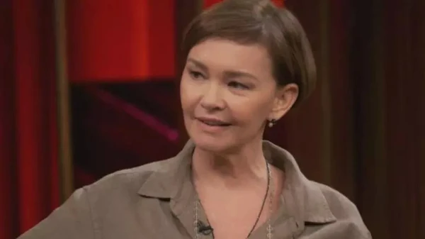 Julia Lemmertz aproveita solitude e não tem interesse em relações casuais por Reprodução/TV Globo