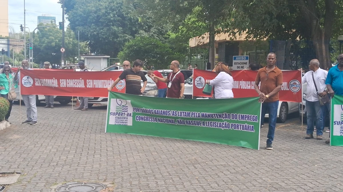 Protesto de trabalhadores do setor portuário por Divulgação