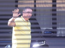 Imagem - Bolsonaro deixa hospital, e exames apontam infecções pulmonares, gastrite e esofagite