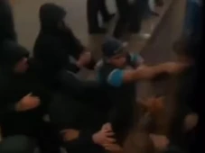 Imagem - Ônibus do Grêmio é atacado por torcedores; segurança ficou ferido