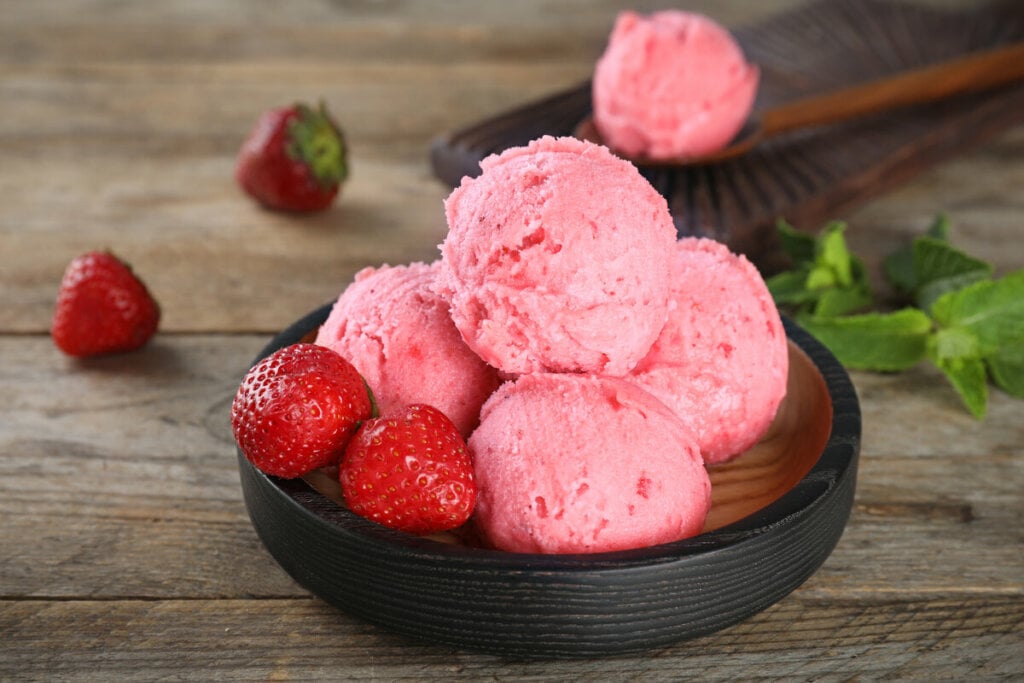 Sorvete de morango (Imagem: rontav | Shutterstock)