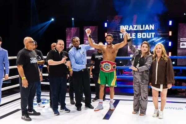 Hebert após defender o cinturão contra  Thiago Ferreira  por Audrey Luiza/Boxing Pro Combat