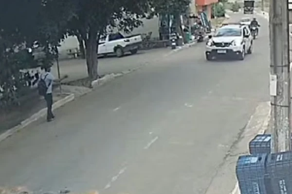 Homem parou a viatura no meio da rua