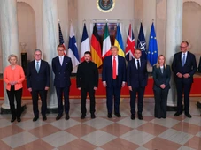 Imagem - Zelensky é recebido por Trump na presença de líderes europeus e fala em via diplomática para acabar com a guerra