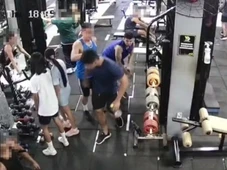 Imagem - Homem leva quatro pontos após ser agredido com barra de ferro em academia