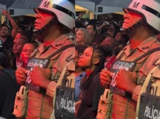Imagem - PM viraliza ao cantar música durante show de Edson Gomes na Bahia