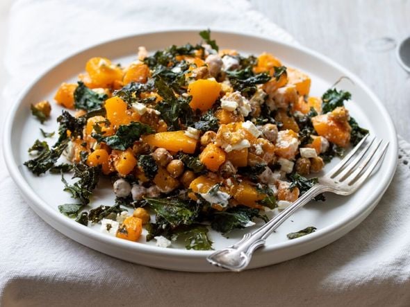Imagem - Hora do almoço: veja 5 opções de saladas mornas e ricas em proteínas
