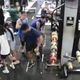 Imagem - Homem leva quatro pontos após ser agredido com barra de ferro em academia