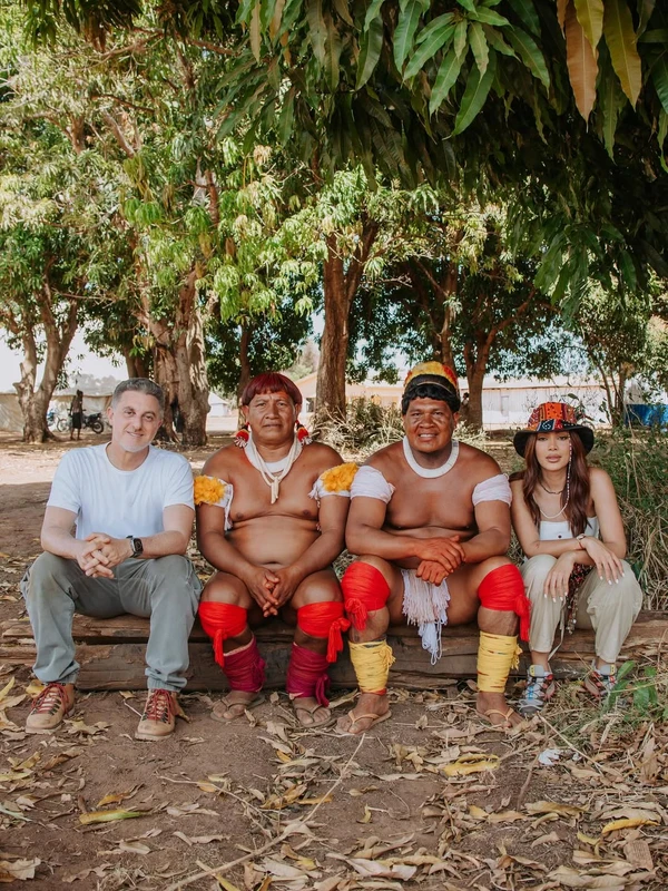 Anitta visita aldeia no Xingu por Reprodução/Instagram