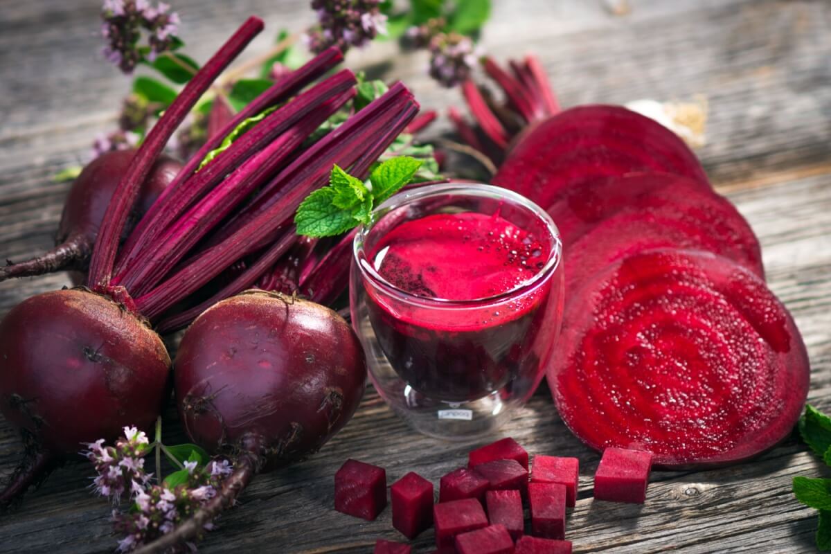 A beterraba é rica em nutrientes que trazem benefícios tanto para o corpo quanto para a mente (Imagem: Dani Vincek | Shutterstock)
