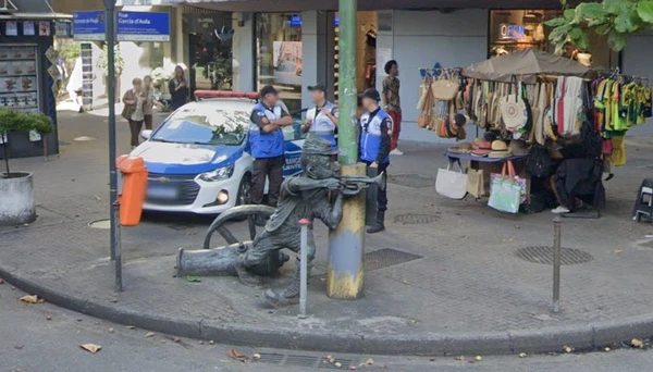 Estátua do Corneteiro Lopes em Copacabana, no Rio de Janeiro