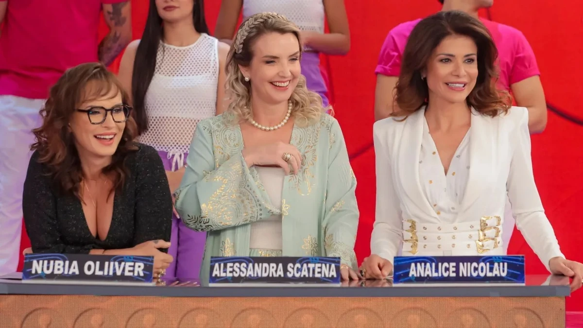 Nubia Oliiver, Alessandra Scatena e Analice Nicolau se reúnem no "Qual é a música?", no "Programa Silvio Santos" por Reprodução/Gabriel Cardoso/SBT