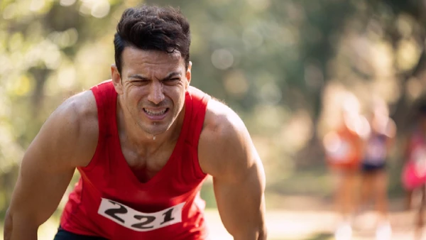 Os alertas do corpo que você não pode ignorar ao praticar corrida de alta intensidad