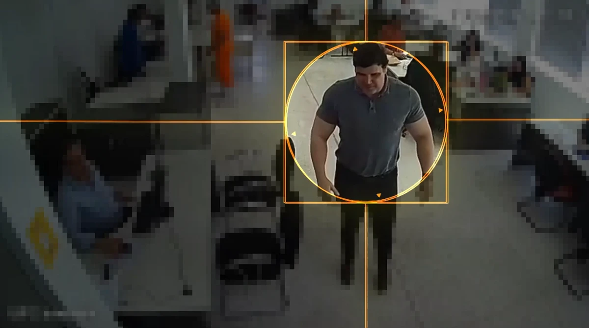 Rene foi filmado no trabalho horas após o crime por Reprodução/TV Globo
