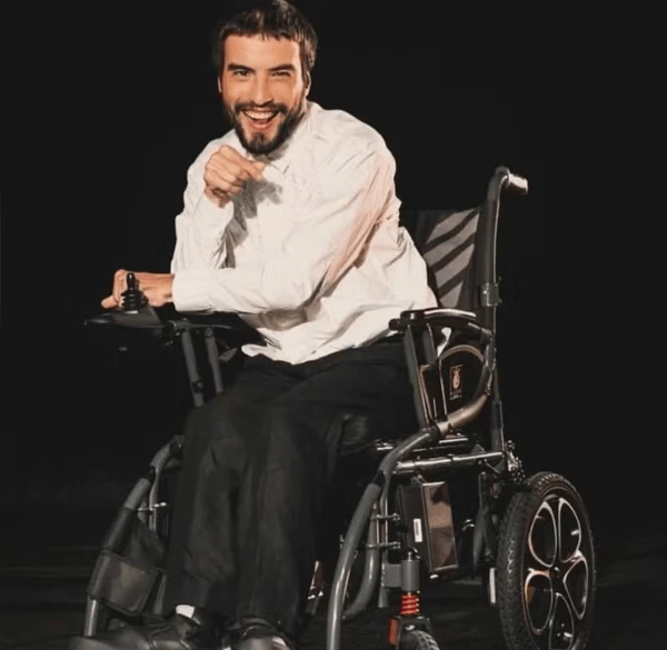 Pedro Fernandes é Peter de "Dona de Mim" por Reprodução 