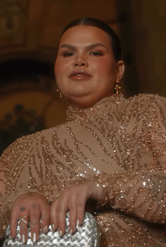 Thais Carla brilha em baile luxuoso  por Reprodução/Instagram