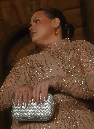 Thais Carla brilha em baile luxuoso  por Reprodução/Instagram
