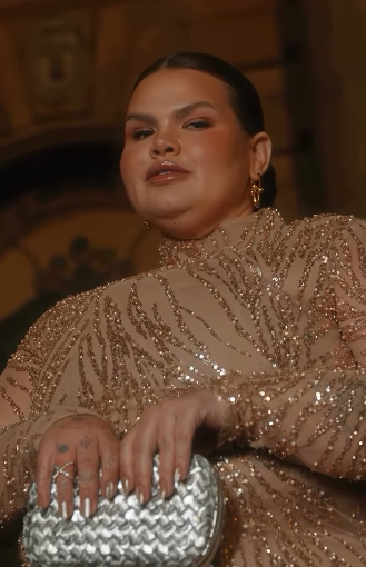 Thais Carla brilha em baile luxuoso  por Reprodução/Instagram