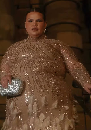 Thais Carla brilha em baile luxuoso  por Reprodução/Instagram