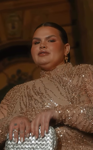 Thais Carla brilha em baile luxuoso  por Reprodução/Instagram