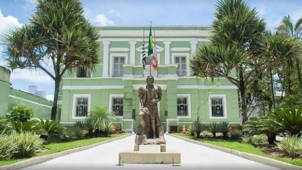Um lugar onde a história se mistura com o mar e surpreende quem chega pela primeira vez