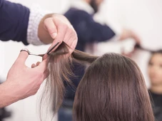 Imagem - Veja 5 opções de corte de cabelo que afinam o rosto e rejuvenescem mulheres acima dos 40 anos