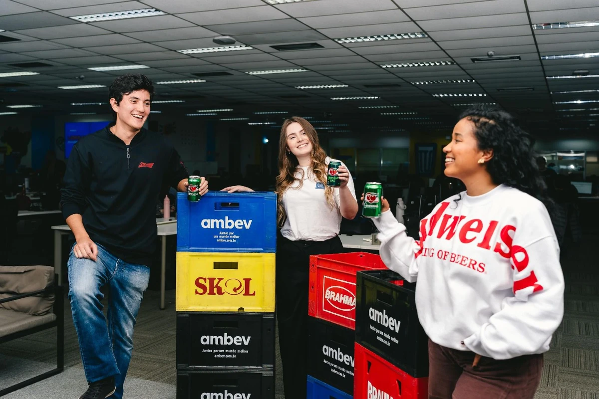Ambev seleciona para estágio e trainee
