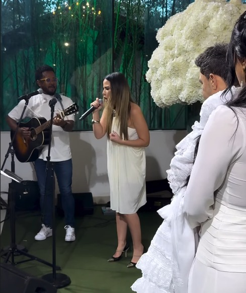 Batizado de Clara, filha de Zezé Di Camargo e Graciele por Reprodução/Instagram