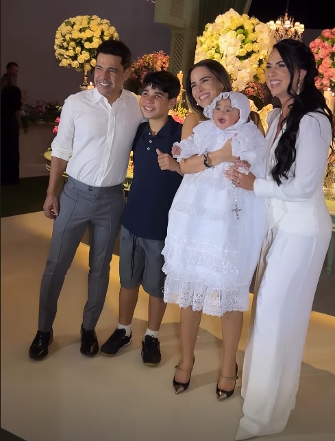 Batizado de Clara, filha de Zezé Di Camargo e Graciele por Reprodução/Instagram