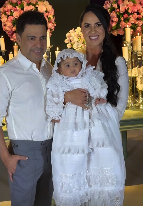 Batizado de Clara, filha de Zezé Di Camargo e Graciele por Reprodução/Instagram