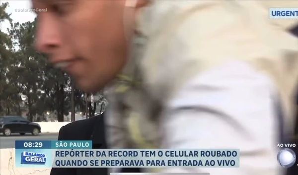 Beatriz Casadei foi surpreendida por criminoso em bicicleta por REprodução/Record