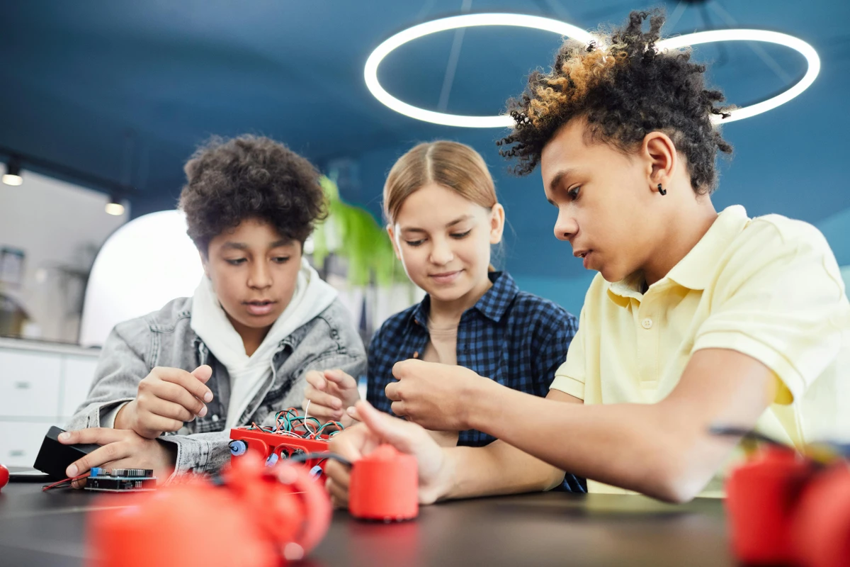 Crianças e adolescentes têm direitos garantidos pelo Estatuto da Criança e do Adolescente (ECA) por Freepik / Pexels